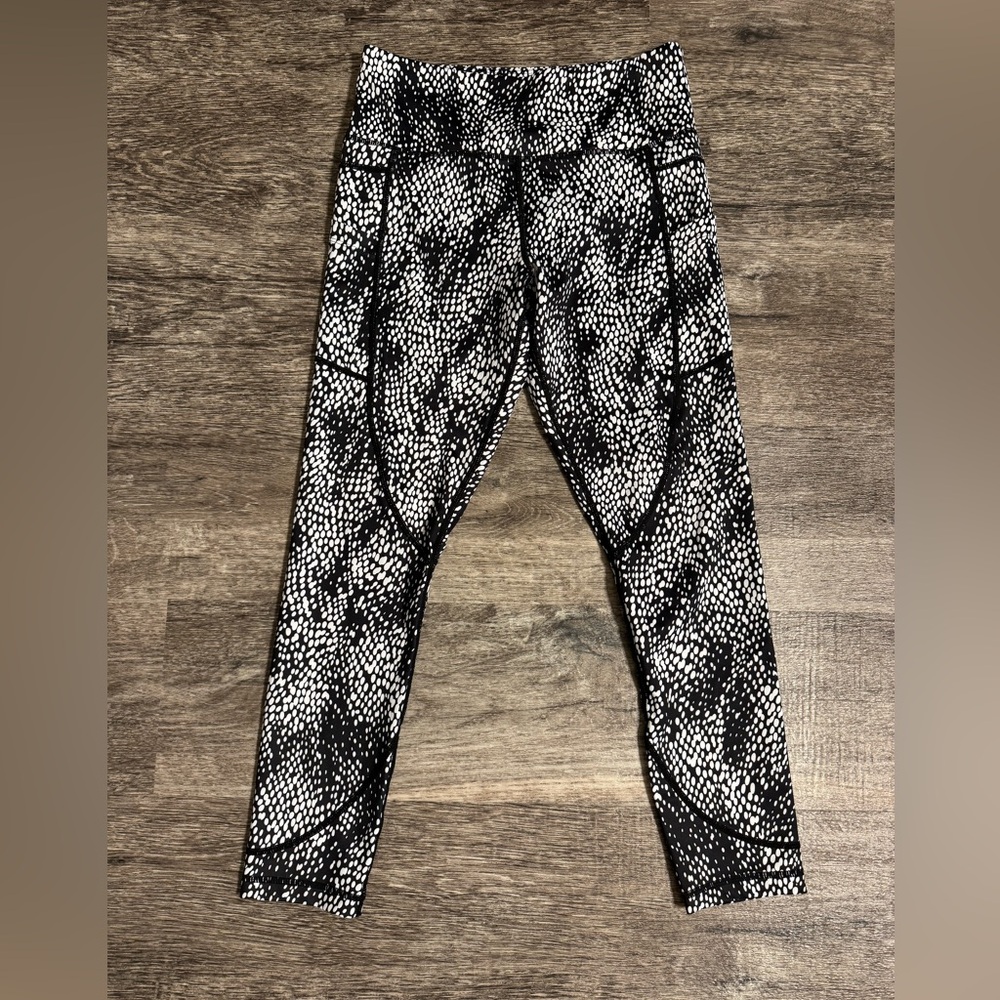 Zyia Women's Black and White Patterned Leggings